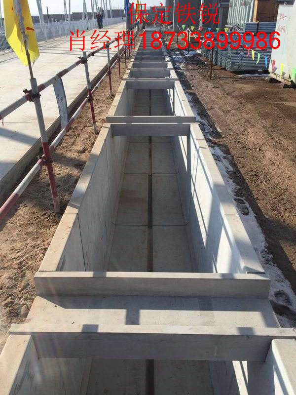 �����������������ʽ���¹���ʹ�õ����޻��������Ͳ��ϣ��޻������Ͳ�������ˮ��Ϊ���ģ�����ϸ���ϡ�������ά����ʯ�����Լ��Ƚ��ˮ����Ʒ��һЩӦ�ò�����з������������ᡢǿ�ȸߡ����Ժá������Ժá��ͻ��Ժá�������ǿ����ɫ�������޷����ԡ�ʩ�����ڶ̡�ʹ�����޾á�����ҵʩ�����ص㡣