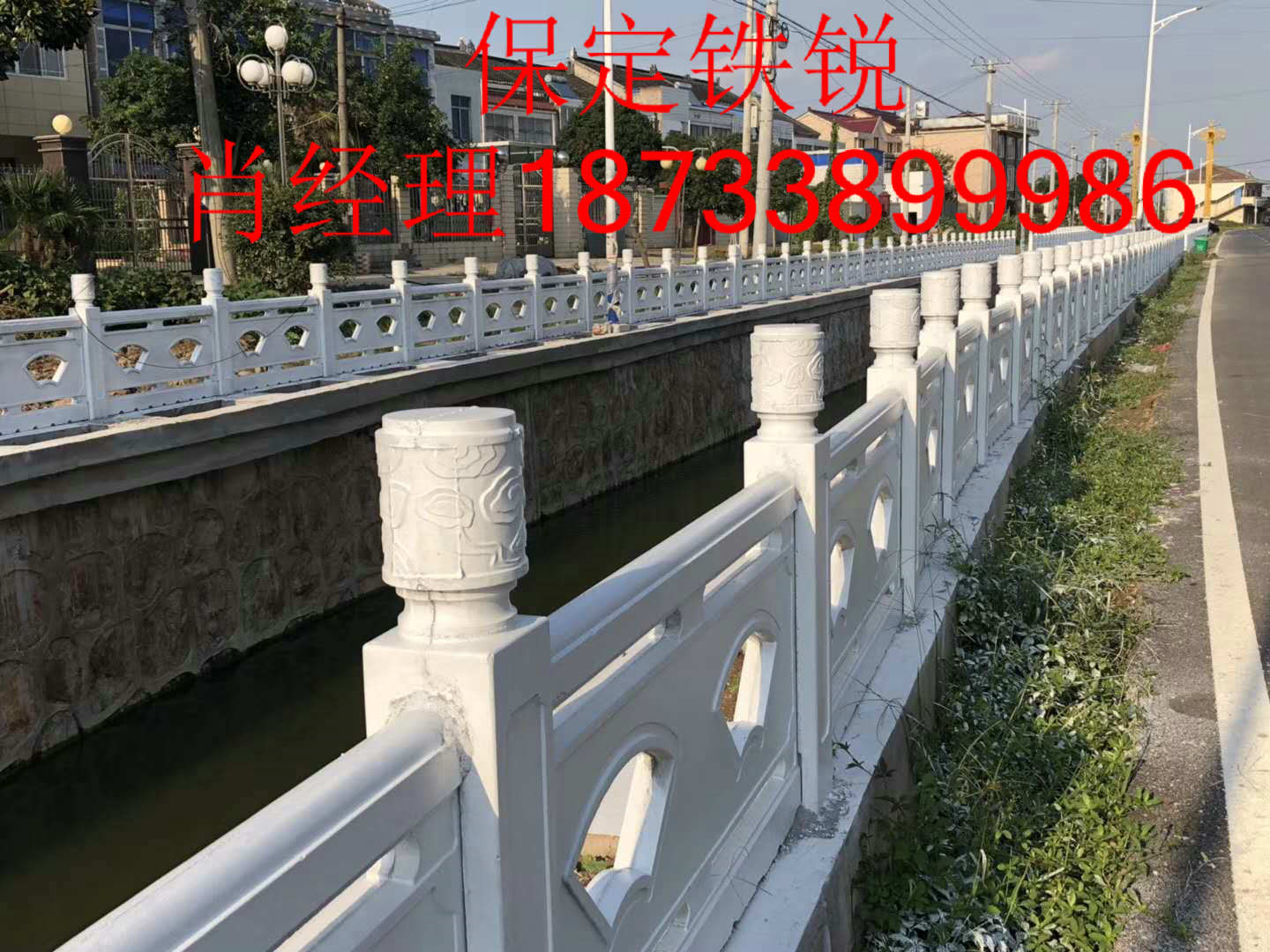 ��ˮ������ʩ�������У�Ϊ�˱�֤ʩ����Ա��·�˵İ�ȫ����Ҫ�ڹ�����Χ���÷����������ҽ��а�ȫ��ʾ��������Ҫ��ˮ��İ����䱸����Ȧ�Ⱦ����豸��