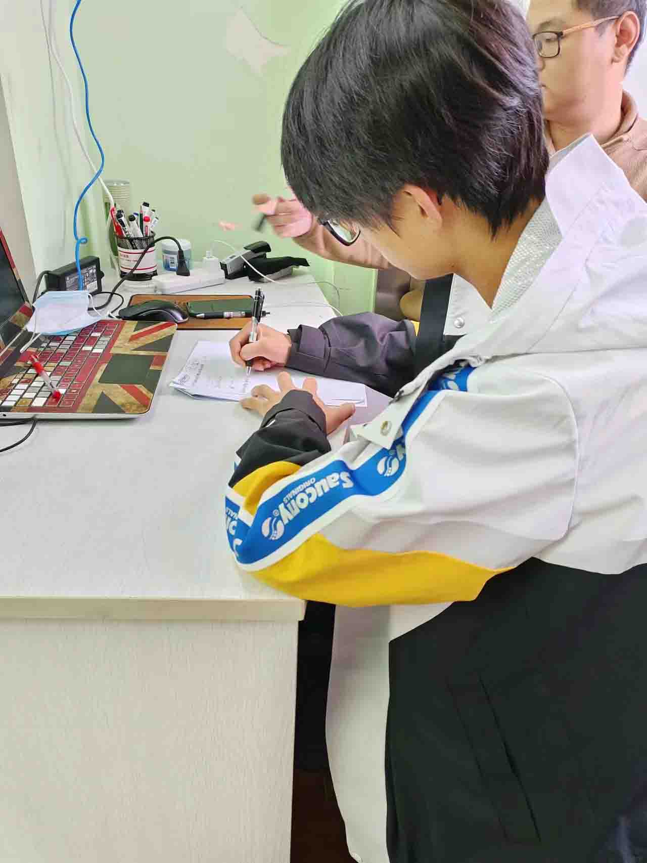 ���ݸ��и����࣬������ѧ���ⲹϰ�࣬����Сѧ������