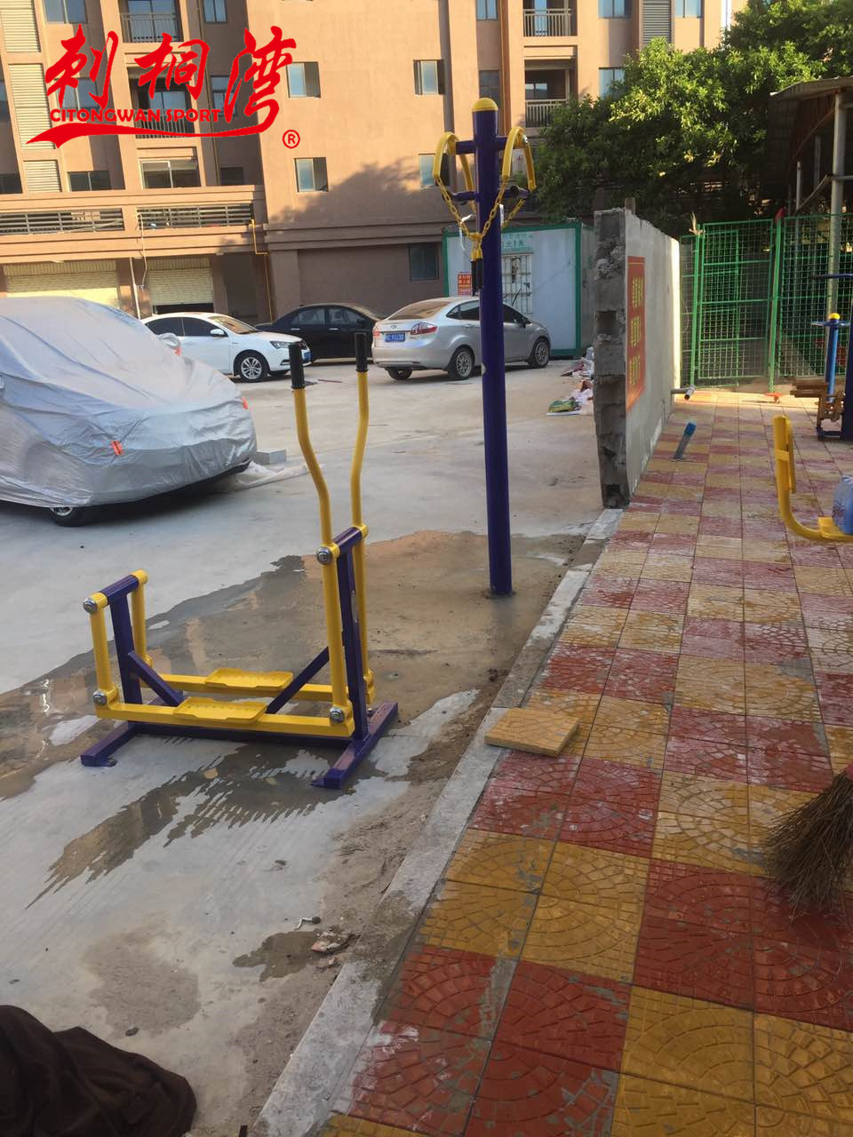 �������ݣ�ռ�ؿռ䣨��*��*-�ߣ���1200*-500*1350mm��Ҫ���ܣ�����ȫ��Э����������֫��������������:˫����ס���֣���̤̤���ϣ�����ǰ������Ȼ�ڶ�����������������