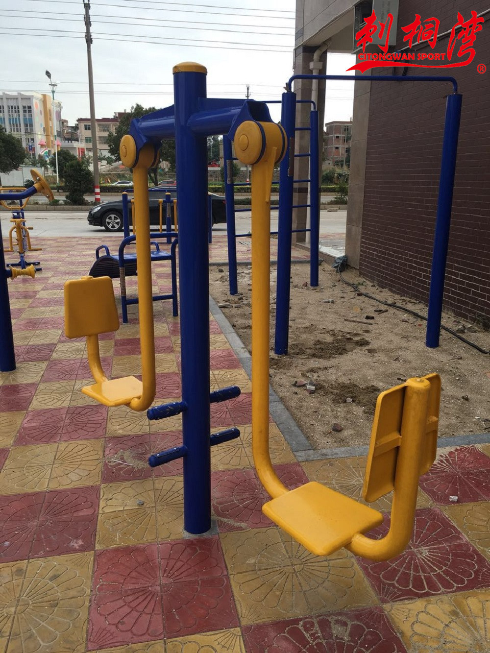 ռ�������2200*400*1500mm;  ��Ҫ���ܣ��������ȼ��⣬��ǿ����������  �������������������ϣ�˫����������̤̤�壬˫�ַ���ϥ���ϣ�ѭ������˫�Ƚ���ѵ��