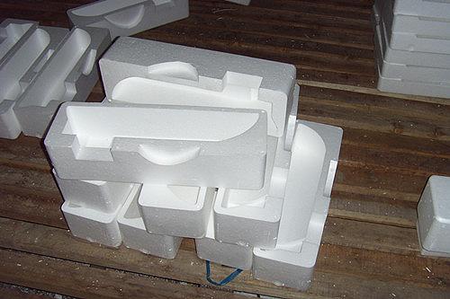 ��ĭ����Ҳ�ж�����ϡ�����֬Ϊ��Ҫԭ���Ƴɵ��ڲ���������΢�׵����ϡ����ᡢ���ȡ������������͸�ʴ�������ʺ�Ӳ��֮�֡��㷺�������ȡ���������װ���ϼ��Ƴ�������ȡ�