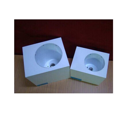 The plywood used for constructing temperaturetest boxes shall be 12-mm (1/2-in trade size)  thick with at least one side that has all voids filled and sanded.